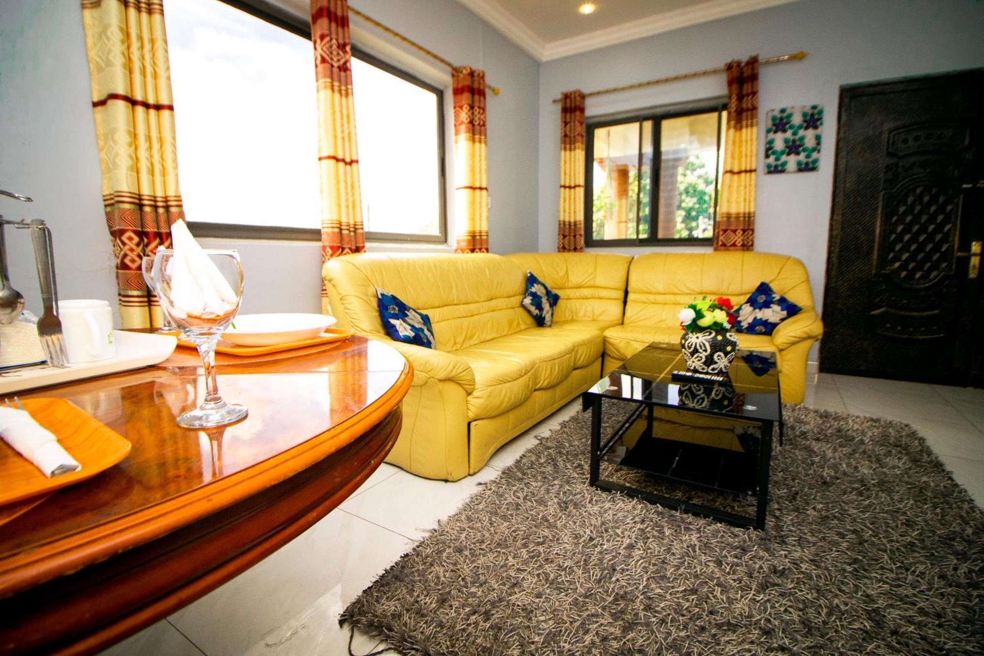 Indigo Cottage And Apartment คูมาซี ภายนอก รูปภาพ